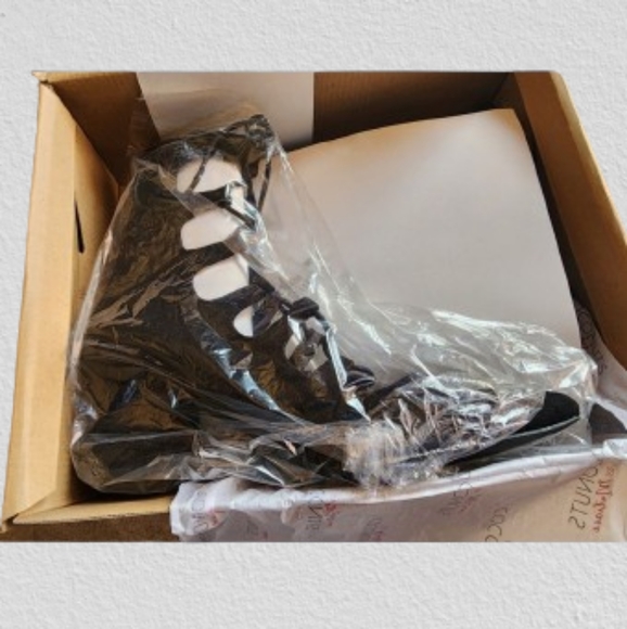 Coconuts by Matisse Lace-Up Boots - Picture 3 of 6